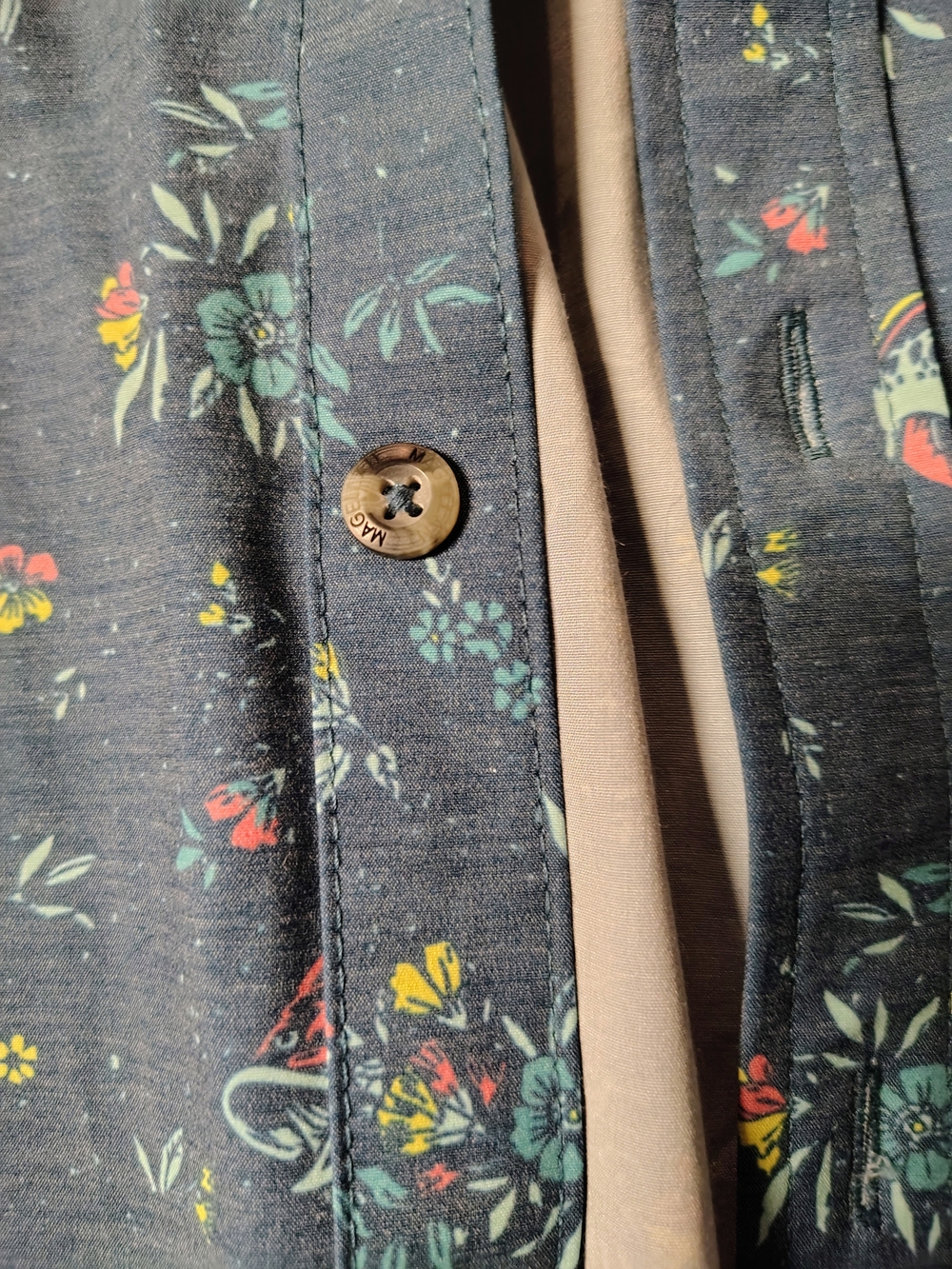 Magellan Fish Gear Shirt Mens 2XL Blue Bass Floral Short Sleeve Button Front - Picture 5 of 6